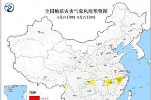 马内日前第一次参观自己收购的法国第四级球队，与球员们交流